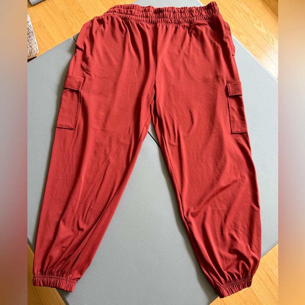 Under Armour Women’s Cargo Joggers Size 2XL